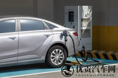 “会跳舞”的东风007:四个轮子各怀绝技,电驱江湖要变天?-1