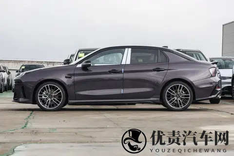 10万级选车 反转了！领克 03：燃油车也有 Flyme Auto，通勤超省心-1