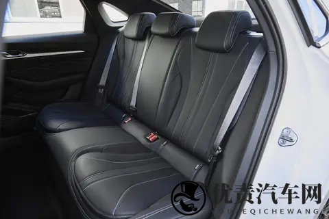 吉利星瑞再升级，20T+8AT，油耗低至715L，家用真香-2