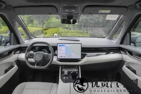 家用MPV推荐极氪009：全家都夸的空间大平层，还有红绿灯计时-1