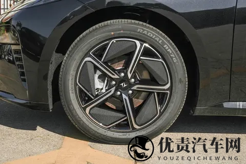 15 万级新能源轿车试驾体验：东风奕派 eπ007 + 的多面表现-1