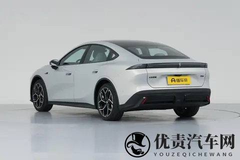 10 毫秒磁流变悬架 + 零重力座椅，深蓝 L06 太懂年轻人-3