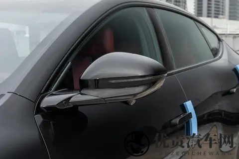 家庭出行的优雅伴侣：阿维塔12的空间与舒适体验-2