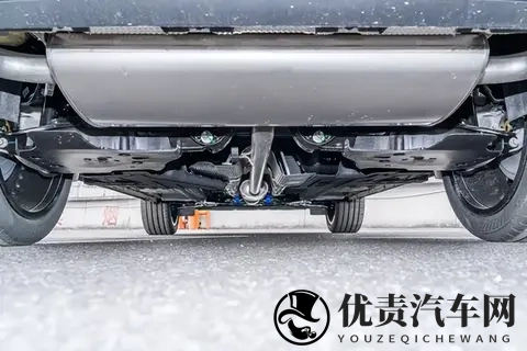 试驾星越L,20T+8155芯片,安全配置拉满,家用SUV新标杆-2