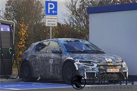 理想设计总监称法拉利纯电车与理想 i 系列设计相似-1