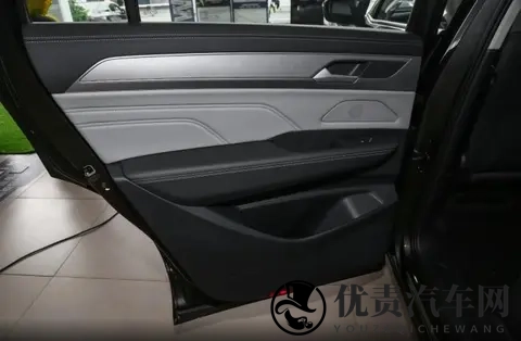 合资大五座SUV直降5万，后排空间比肩商务车，大众揽巡选购指南-2