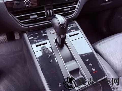 35万多拿下准新保时捷Macan，体验速度与激情！-3