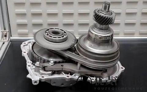 丰田放着好好的AT变速器不使用，反而匹配了CVT，主要原因有3点-1