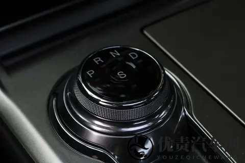 自动驻车和电子手刹有什么区别？老司机：这都不懂别开车了-3