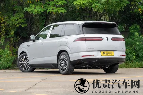 腾势N8L DM 深度体验：大六座 SUV 里的家庭全能王-3