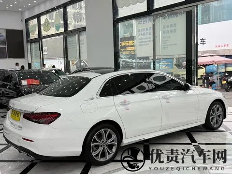 26万多拿下行政座驾,二手奔驰E300L体验豪华舒适-3