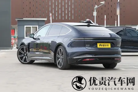 别只盯着宝马7系!这款国产豪车更合适,价格亲民,配置拉满-1