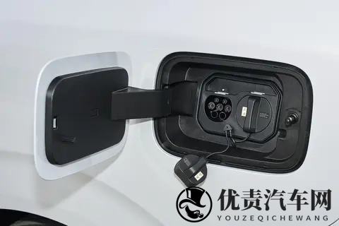 预售价768万元起，第三排空间表现出色，体验五菱星光730 PHEV-1