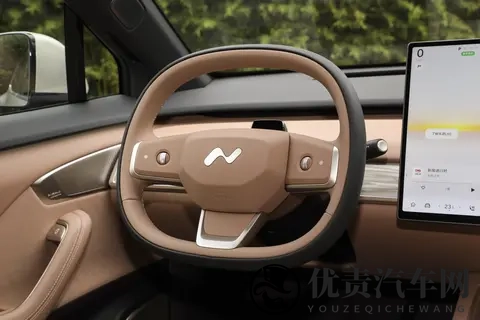 20万预算，买纯电SUV选乐道L60，续航740km，能换电，家用行吗？-2