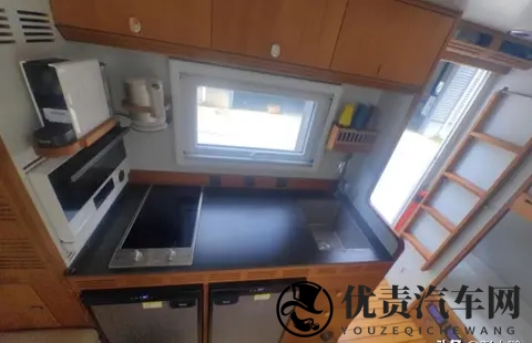 奔驰旅居车：铁皮屋里的移动生活实验-2
