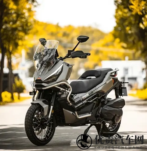 300CC踏板界“四大天王”:亲民、稳定、昂贵、好玩谁是你的菜-3