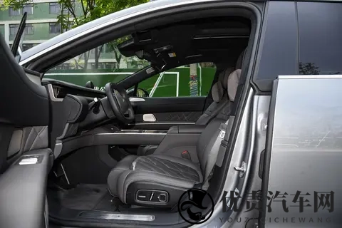 蔚来ET9 2025款 102kWh签名版：行政旗舰的科技新诠释-3