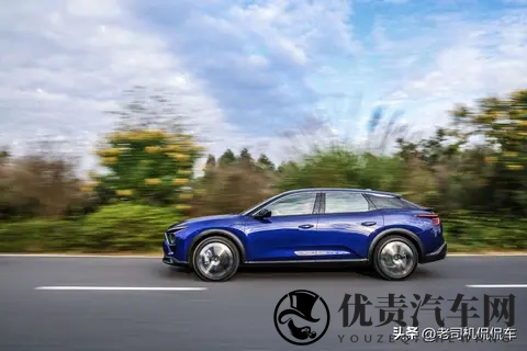 凡尔赛C5X：本以为是法系车复兴的开始，没想到却是最后的余光-3