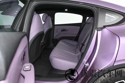 深蓝L06堆满好东西！15万级科技狂魔，诚意值得夸吗？-1