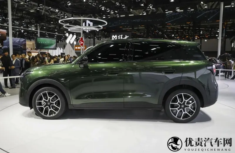 10万元内首搭激光雷达 零跑A10广州车展首秀-1