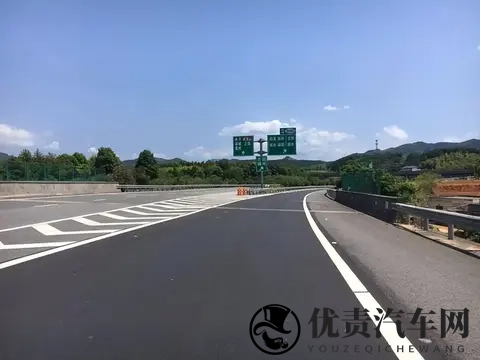 老司机私藏的高速避险技巧！应对突发状况，新手一定要学会-1