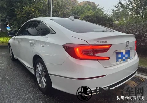 南宁二手车市场遇雅阁准新车:十多万买它到行吗,大家怎么看?-2