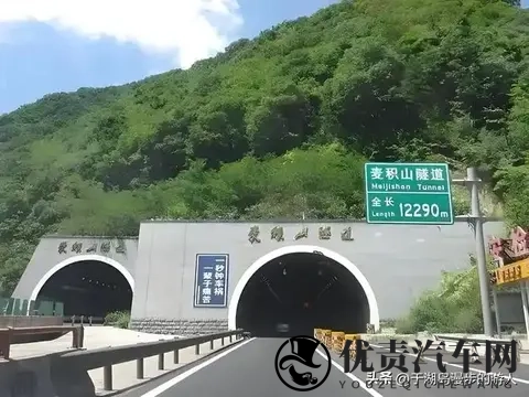 高速隧道遇“龟速车”?超不了别硬刚!交警亲授6招,新手安心过-2