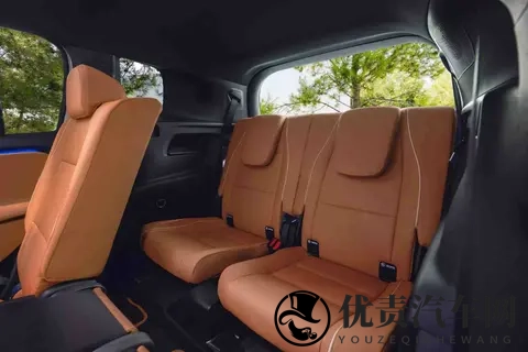 车里能打游戏，后排能坐人，冬天不怕冷-3