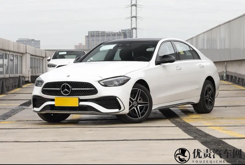新款奔驰C上市，全系标配20T，将与3系比操作-1