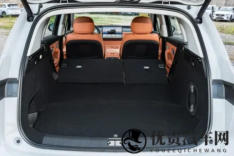 零跑C10:13万级中型SUV,累计交付破10万台,实力如何?-1