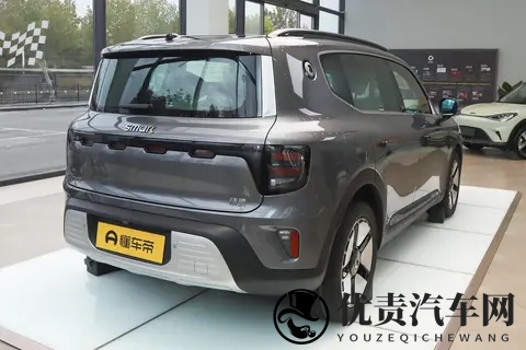 豪华插混SUV又出“黑马”！零重力座椅+双联屏，关键才1699万起-1