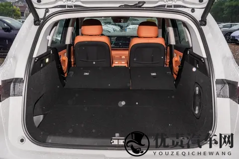 零跑C10 2026款纯电版605激光雷达版:家用SUV的均衡之选-1