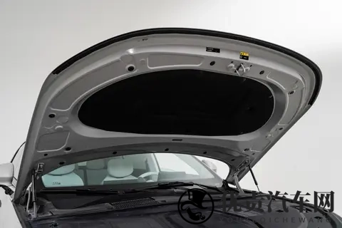 2025款星纪元ET:豪华安全大五座,能否赢得家庭用户芳心?-3