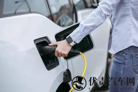 养一辆20万的纯电动车与20万的汽油车，10年的花费会相差多大？-2