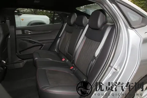 15 万内合资 B 级车有 254 马力？蒙迪欧实测够劲吗-2