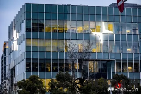 1873亿市值跌光！网红车企极星收到退市警告，李书福也救不了？-2