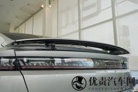 试驾东风奕派eπ007+15万级轿跑居然下放了高端配置?-2