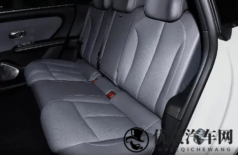 长安启源A06上市，续航630km，配激光雷达和车载冰箱，1099万起-2