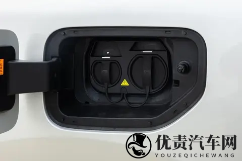 15万级轿跑新选择！标配激光雷达，东风奕派eπ007+能否成爆款？-3