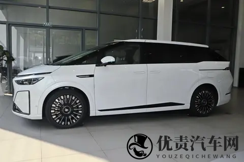 纯电续航452km,综合续航1602km,搭60L大油箱,小鹏X9增程版预售-1