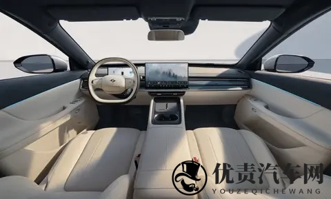 试完东风奕派eπ007+，我觉得它很适合追求实用性的家庭用户-1