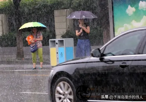 雨天开车不是“慢就行”!这3个灯光误区、4个停车禁忌,能救一命-3