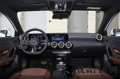 家用车新选择，百公里6升油，气场媲美奔驰C，这款A级车带劲-1