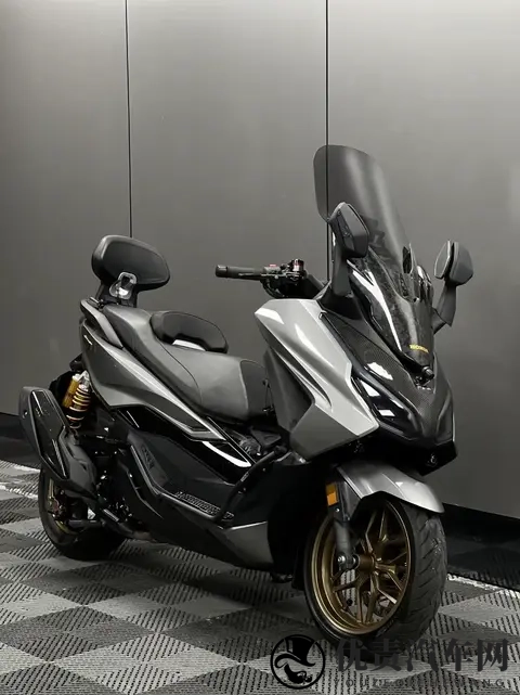 300CC踏板界“四大天王”:亲民、稳定、昂贵、好玩谁是你的菜-2