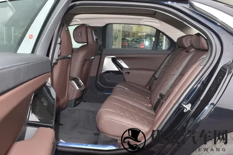 行政旗舰轿车新标杆蔚来ET9,对比传统豪华品牌宝马7系该如何选?-3