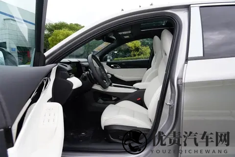 领克03:10万级性能家轿,14万即可拥有272匹马力?-1