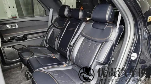 福特探险者新车型上市，外观很硬朗，5座，23T动力，10AT+四驱-3