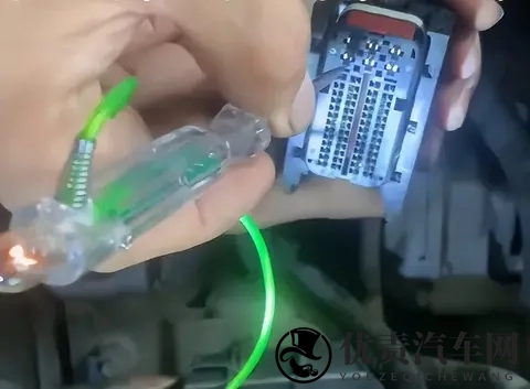 福克斯挂档不走车，师傅秒变省钱英雄，帮车主省下几千块！-2