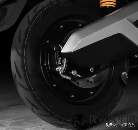 130km续航vs52km时速，绿驹曜影和普通踏板车谁更香？-3