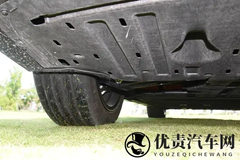 当汽车遇上电瓶车：一场哭笑不得的 “狭路相逢”-1